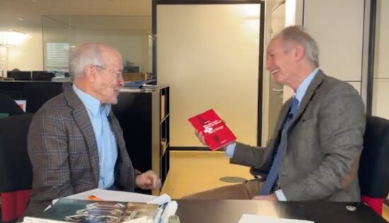 -Hans-h-lt-die-Schweiz-